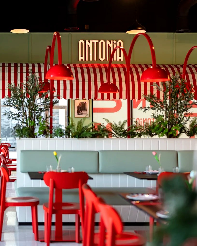 Antonia, Ansam 4