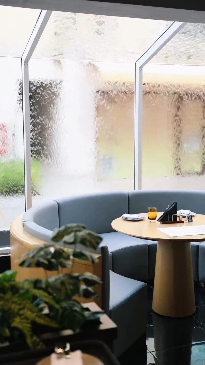 White Smoke waterfall glass atrium booth